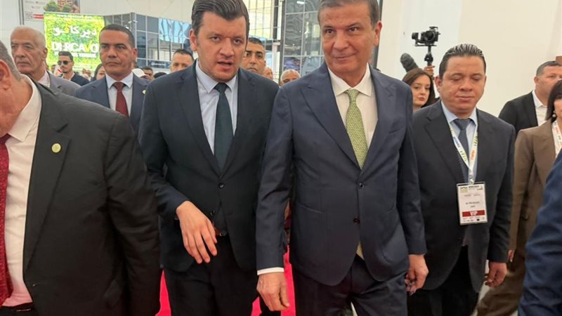 الوزير خلال الافتتاح
