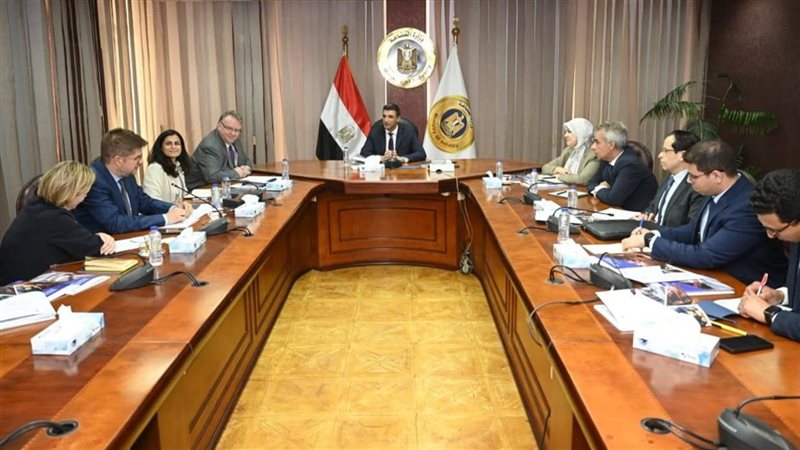 وزير الصناعة