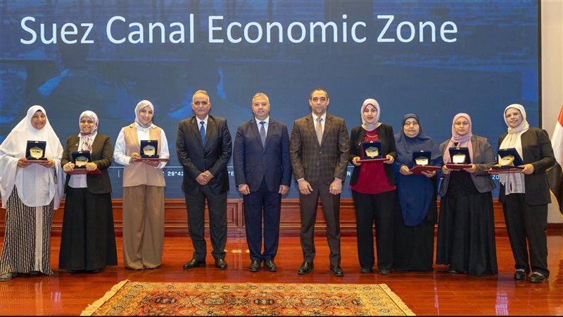 تكريم السيدات في اقتصادية السويس