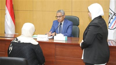 صرف إعانات عاجلة لسيدتين إحداهما أرملة وأخرى غارمة في بني سويف 