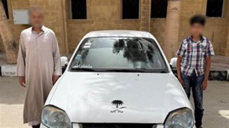 الطفل المتهم والسيارة ووالده 