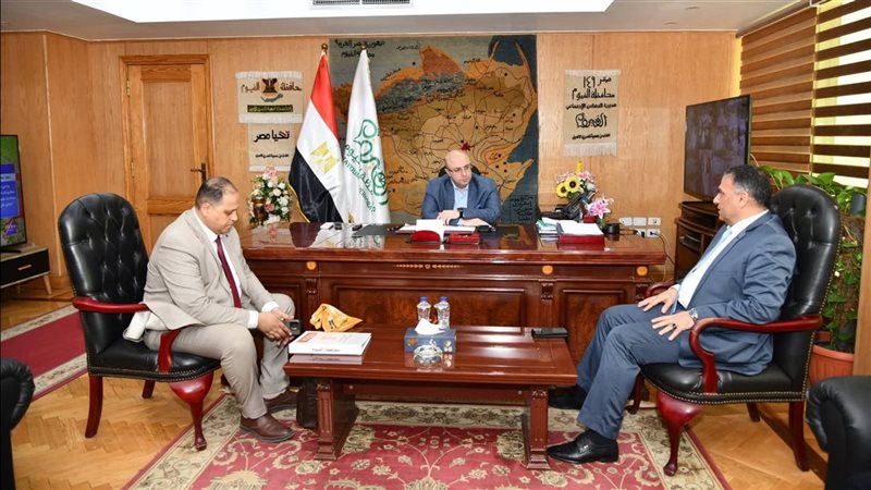 محافظ الفيوم ووفد شركة فينوس 