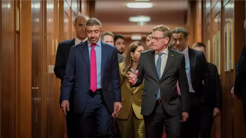 الشيخ عبدالله بن زايد ويوهان فاديفول