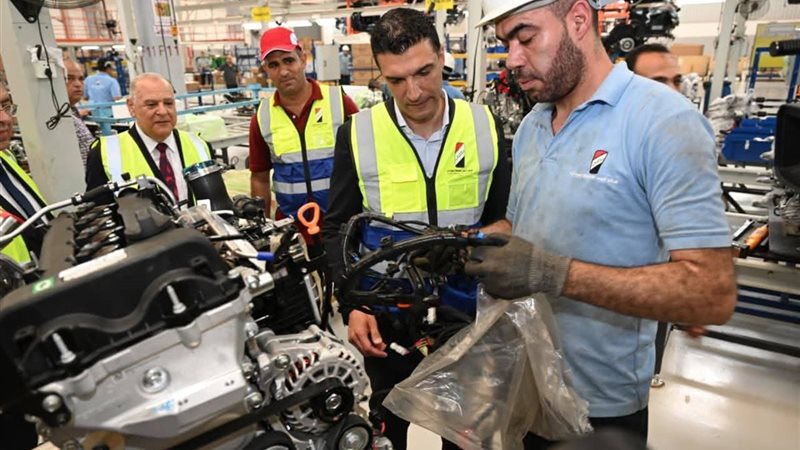 وزير الصناعة المجمع الصناعي لشركة النصر للسيارات بحلوان
