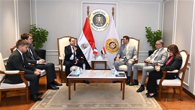 وزير الصناعة يبحث مع السفير الفرنسي تعزيز التعاون وتوطين التكنولوجيا وجذب الاستثمارات