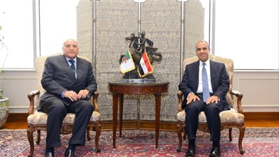 وزير الخارجية يستقبل نظيره الجزائري ويبحثان تعزيز العلاقات الثنائية 