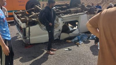 مصرع عامل وإصابة 22 آخرين في انقلاب ميكروباص عمالة يومية بطريق الحزام الأخضر
