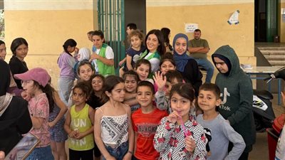 بطلة أسد.. رزان جمّال تلامس قلوب أطفال النازحين بزيارة إنسانية مؤثرة