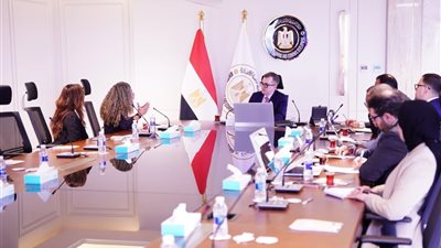 وزير التخطيط يبحث مع الغرير الإماراتية التوسع في برامج التثقيف المالي وتمكين الشباب