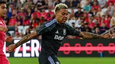 مورغان رودجرز يحصد جائزة أفضل لاعب في الدوري الأوروبي مع أستون فيلا