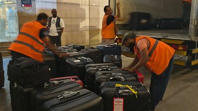 حج بلا حقيبة يدخل حيز التنفيذ..ماذا يحدث خلف الكواليس في مكة والمدينة؟