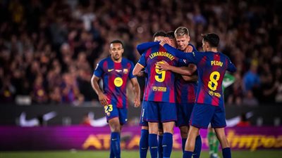 برشلونة يحتفل بلقب الليجا أمام فالنسيا في مواجهة قوية على ملعب ميستايا