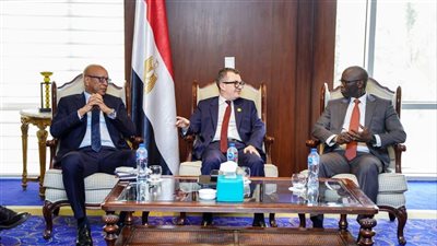 وزير التخطيط يبحث مع مؤسسة التمويل الدولية مشروعات البنية التحتية في أفريقيا ومصر 