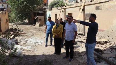محافظ القليوبية يتفقد موقع هدم مدخنة بمخازن شركة قها بعد شكاوى المواطنين