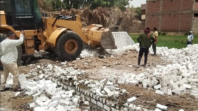 ازالة التعديات على الرقعة الزراعية 