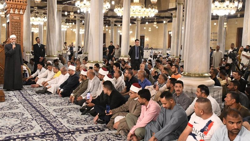 جانب من الفعاليات بمسجد الإمام الحسين 