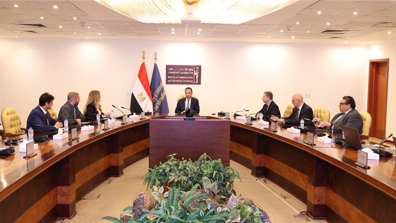 وزير الاتصالات يناقش مع فاوندإيفر العالمية 