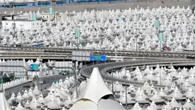 بدء أعمال يوم التروية.. حجاج بيت الله الحرام يتوافدون إلى مِنى