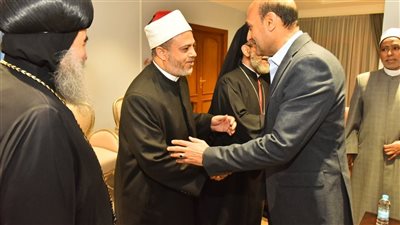 محافظ أسيوط يستقبل رجال الدين لتبادل التهنئة بعيد الأضحى المبارك
