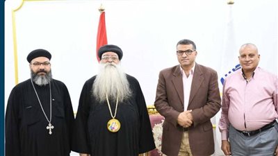 محافظ قنا يستقبل الأنبا تكلا مطران دشنا وتوابعها للتهنئة بعيد الأضحى