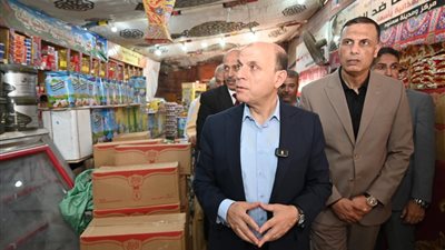 محافظ الغربية يتفقد أسواق سمنود.. ويوجه بتوفير السلع بأسعار مخفضة للمواطنين