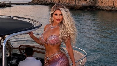 زينة العلمي تبهر جمهورها بإطلالة “حورية البحر”