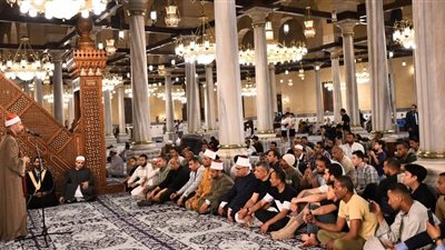 بمسجد الإمام الحسين.. الأوقاف تواصل ليالي العشر المباركات وسط أجواء روحانية مهيبة
