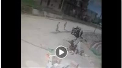 لغز فيديو كفر الشيخ.. سائق تروسيكل صدم طفلة وأسقطها ببيارة ري