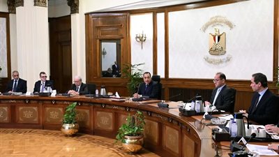 رئيس الوزراء يناقش خطة تطوير الهيئة الوطنية للإعلام وآليات تسوية مديونياتها