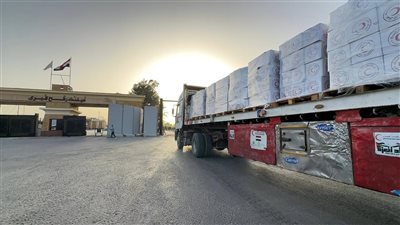 الهلال الأحمر يطلق قافلة «زاد العزة» 203 بأكثر من 4 آلاف طنًا من المساعدات