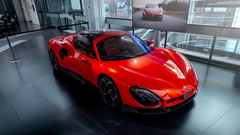 سيارة ألفا روميو 33 Stradale 