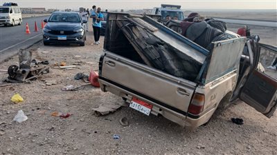 إصابة 6 أشخاص في انقلاب سيارة ربع نقل بالصحراوى الشرقي