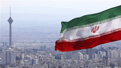 وول ستريت جورنال: إيران تفاوض واشنطن بورقة الاقتصاد دون التراجع نوويًا 