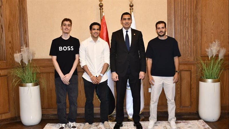 جوهر نبيا ولاعبي الاسكواش