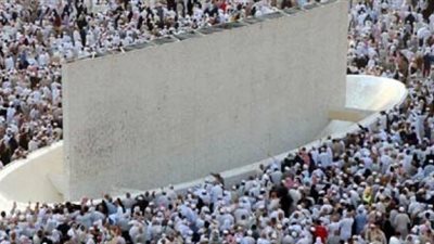 ما حكم اعتبار الزحام الشديد سببا للتوكيل في رمي الجمرات؟ الإفتاء تجيب 