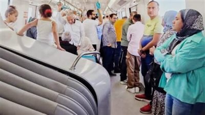 إقبال كبير على مونوريل شرق النيل خلال العيد للتوجه إلى النهر الأخضر