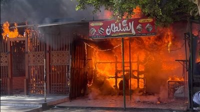 شاهد حريق هائل يلتهم كافيه بمدينة نصر بالقاهرة 