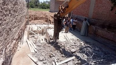 إزالة 11 حالة تعدي على أراضي زراعية وبناء مخالف بأبنوب وديروط ومنفلوط والفتح