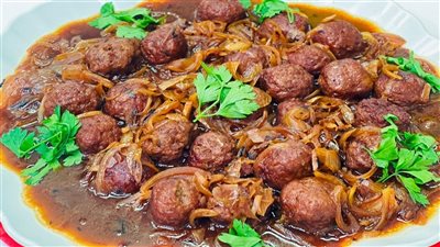 كفتة بالبصل المكرمل.. وصفة عيد الأضحي بطعم شرقي لا يُقاوم