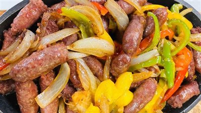 طريقة تحضير فاهيتا السجق.. وجبة سريعة بنكهة المطاعم 