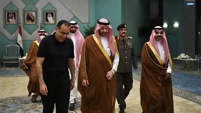  بعد أداء الصلاة بالمسجد النبوي.. رئيس الوزراء يغادر المدينة المنورة في ختام زيارته