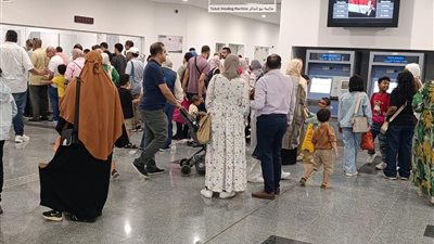 رابع أيام العيد.. إقبال كبير من المواطنين على استقلال قطارات مونوريل شرق النيل