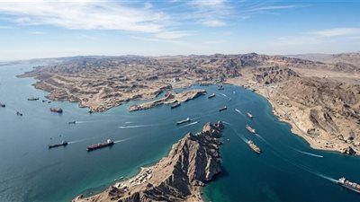 ماذا يحدث في هرمز؟.. طائرات مسيّرة وتحذيرات من مواجهة أوسع