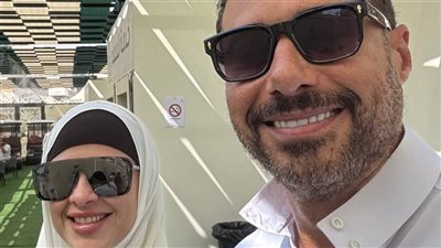 أحمد السعدني يشارك صورة مع ياسمين عبدالعزيز من الحج: «ربنا يتقبل يا حَجة»