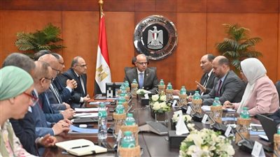 وزير الاستثمار يبحث مع الزراعة وهيئة الدواء زيادة صادرات المنتجات البيطرية والأعلاف