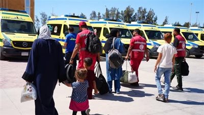 الهلال الأحمر المصري  يستقبل  الدفعة 45 من المصابين الفلسطينيين