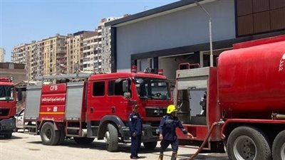 من الحر.. اشتعال سيارة بالمقطم