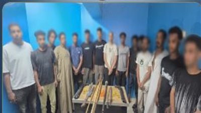 معركة شوارع بالأسلحة النارية والبيضاء بين 16 شخصا في أسوان ما القصة؟