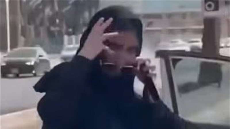 سعودية توثق لحظة التعدي عليها