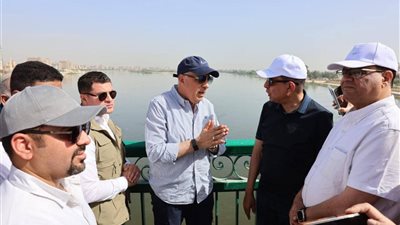 وزير الري ومحافظ المنيا يتفقدان أعمال تطهير النيل وترعة الإبراهيمية